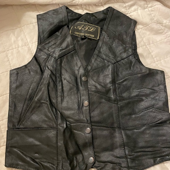 Vintage Black Leather vest with snap buttons - Picture 1 of 2